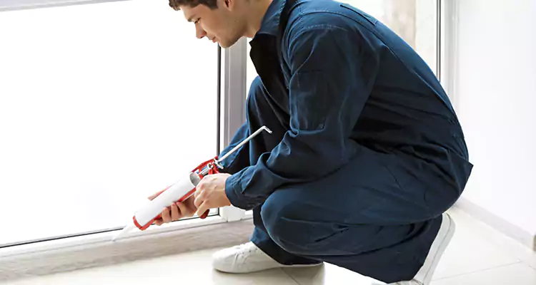 Window Glass Caulk Repair in Palm City, FL